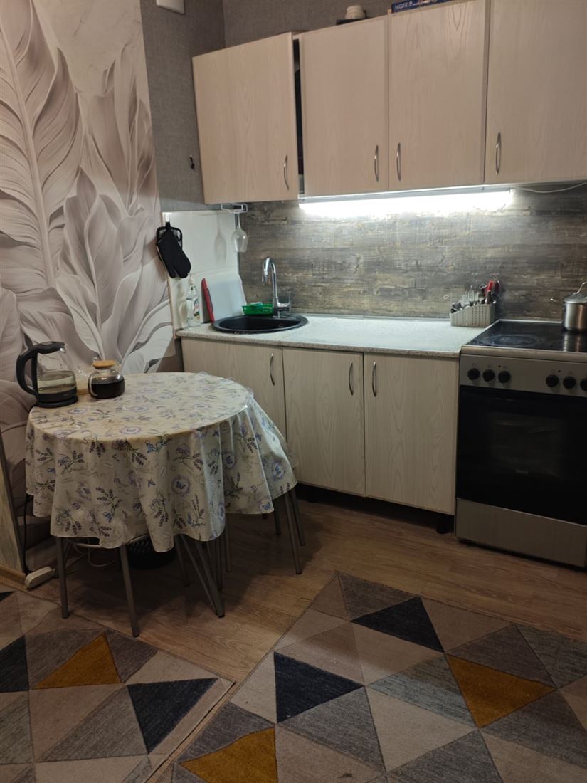 Снять --комнатную квартиру