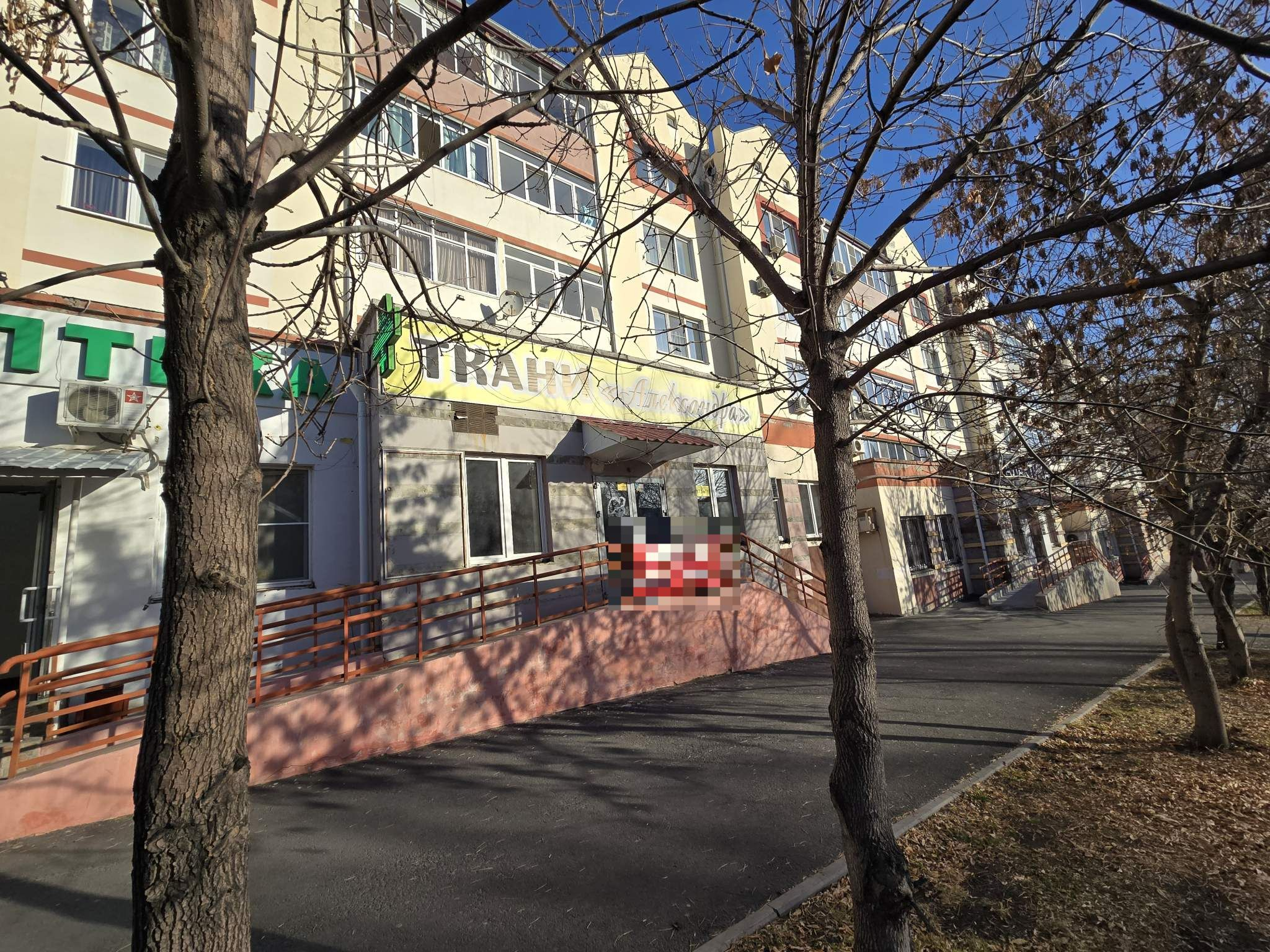 Снять  торговое помещение